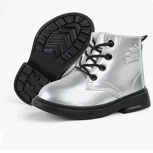 Silver lined kids winter boot NWT